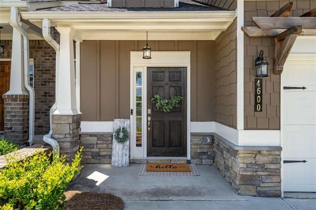 property entrance with covered porch