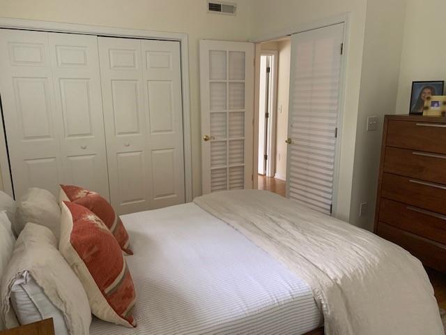 3636 Habersham Rd Unit 2307, Atlanta, GA 30305 - bedroom featuring visible vents and a closet
