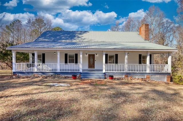 country-style home with a front lawn and a porch