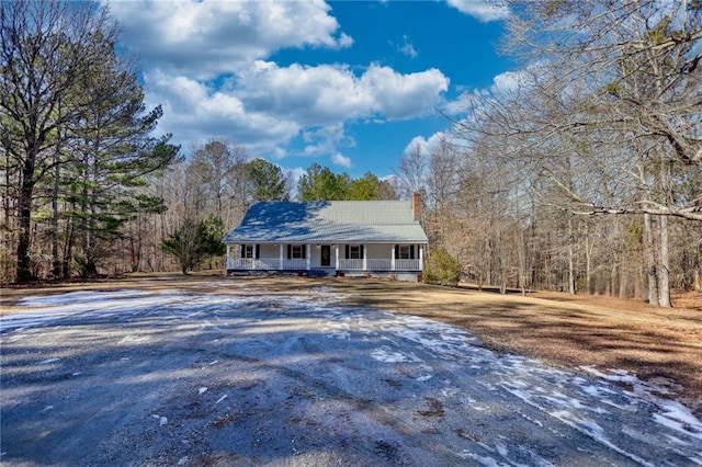 view of front of property featuring covered porch