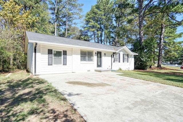 ranch-style house with a front yard