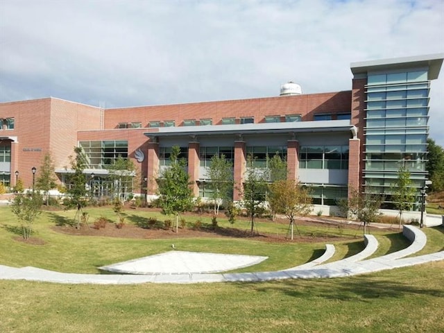 view of home's community featuring a lawn