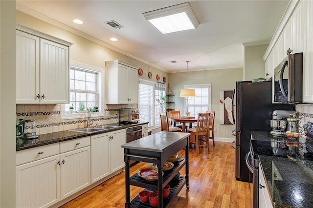 kitchen with visible vents, range with electric cooktop, ornamental molding, a sink, and stainless steel microwave