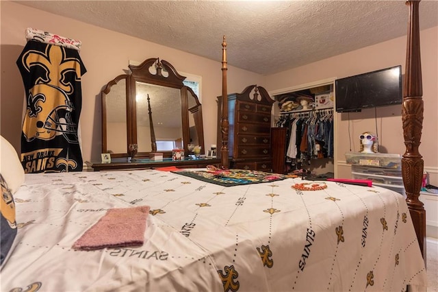 265 Forest Lake Dr, Covington, GA 30016 - bedroom featuring a textured ceiling, a closet, and carpet