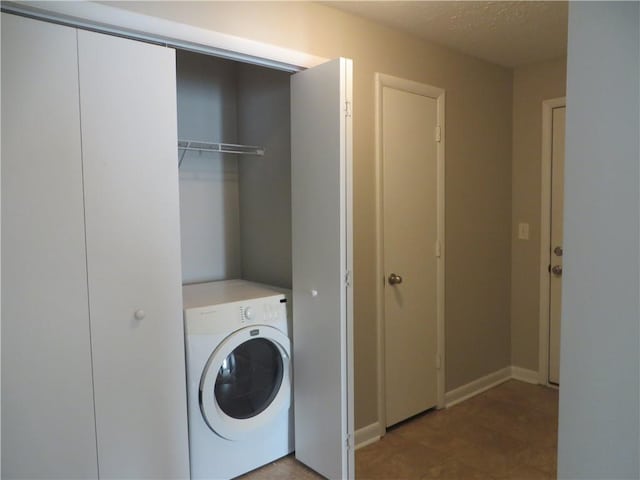 washroom with a textured ceiling and washer / clothes dryer