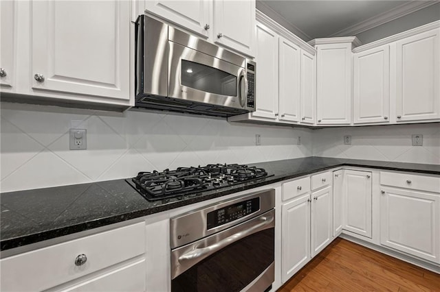 2873 Overlook Way NE, Atlanta, GA 30324 - kitchen featuring stainless steel appliances, white cabinets, backsplash, and crown molding