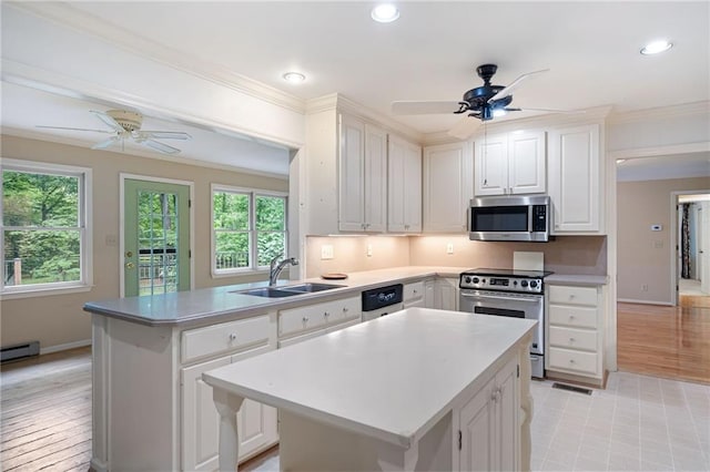170 Mayfield Cir, Alpharetta, GA 30009 - kitchen with appliances with stainless steel finishes, a sink, a peninsula, ceiling fan, and a center island