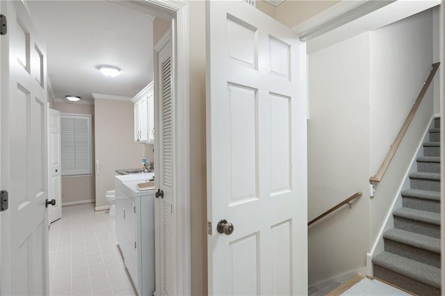 170 Mayfield Cir, Alpharetta, GA 30009 - laundry area featuring washing machine and clothes dryer, cabinet space, baseboards, and crown molding
