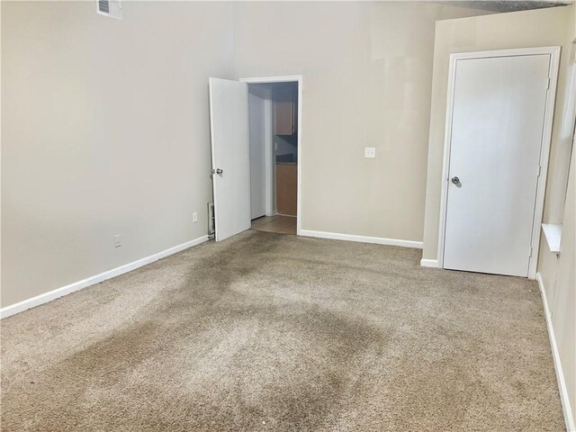 spare room with carpet flooring