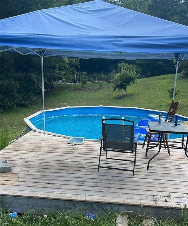 204 Bluff Ct, Jackson, GA 30233 - outdoor pool with a deck and a lawn