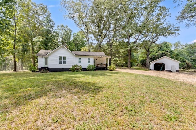 view of yard featuring a garage and an outdoor structure