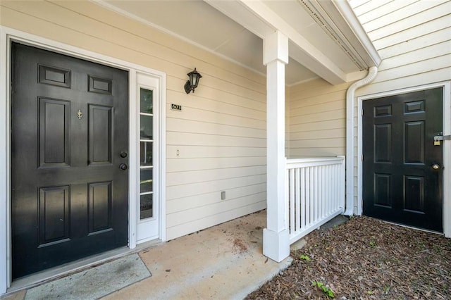 property entrance featuring a porch