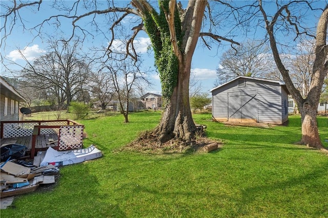 view of yard with an outbuilding and a storage unit