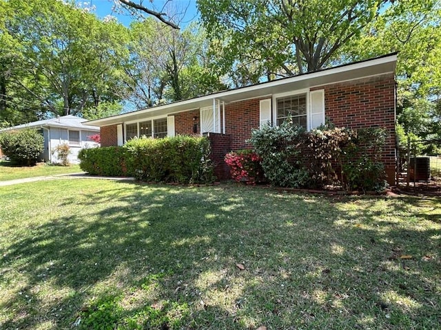 779 Casplan St SW, Atlanta, GA 30310 - ranch-style house featuring a front lawn and brick siding