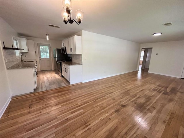 779 Casplan St SW, Atlanta, GA 30310 - kitchen with light wood-style flooring, visible vents, a sink, and appliances with stainless steel finishes