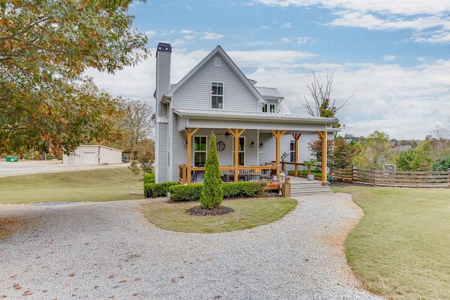 view of front facade featuring a porch and a front lawn