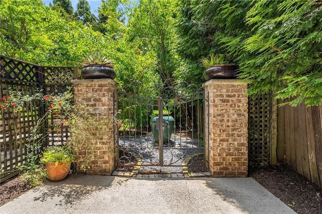 1601 Marlbrook Dr NE, Atlanta, GA 30307 - view of gate