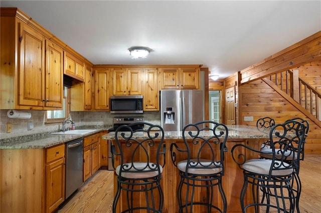 442 Cartecay River Run, Ellijay, GA 30536 - kitchen featuring stainless steel appliances, a sink, light wood-style floors, and a kitchen bar