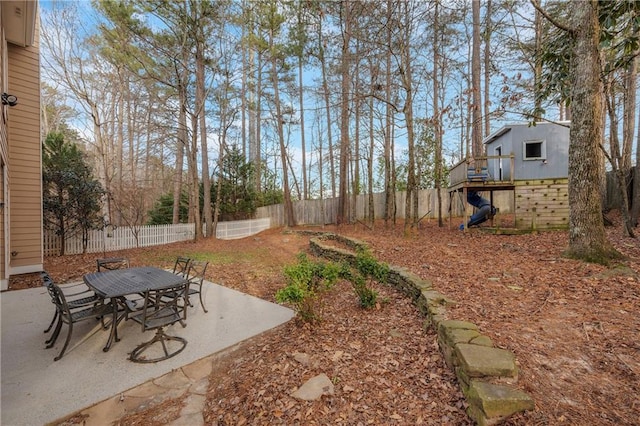 view of yard with a patio area