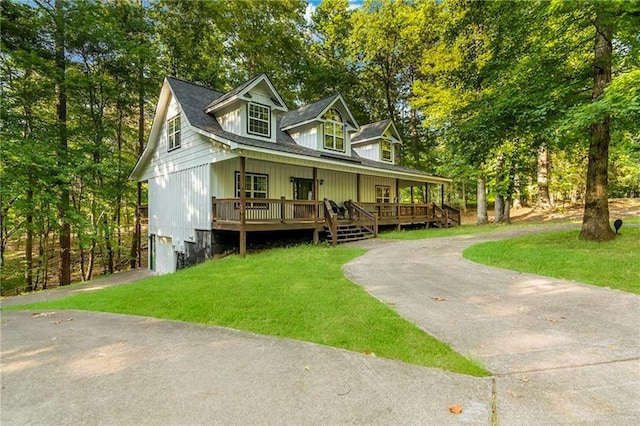 view of front of house featuring covered porch and a front lawn