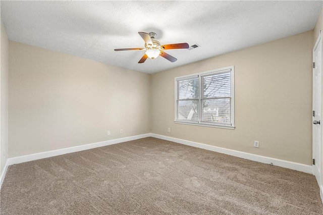 unfurnished room with carpet flooring and ceiling fan