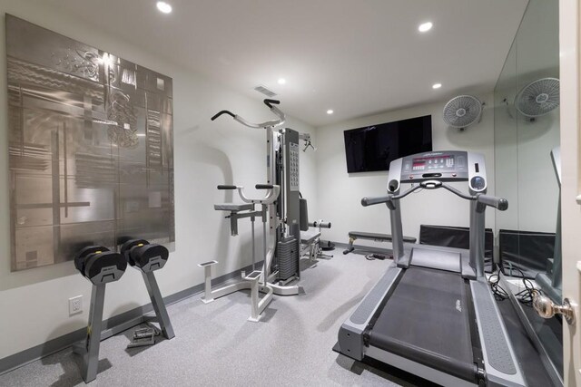 exercise area with visible vents, recessed lighting, and baseboards