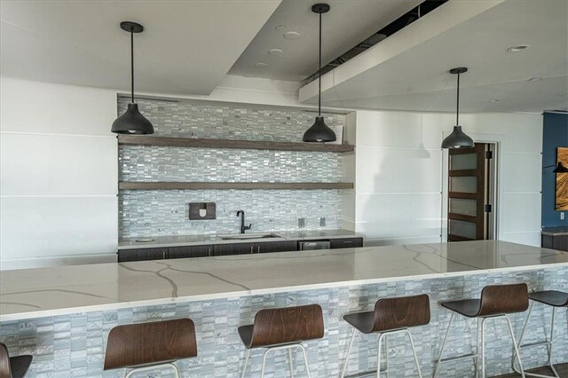 943 Peachtree St NE Unit 1518, Atlanta, GA 30309 - bar with a sink, tasteful backsplash, and pendant lighting