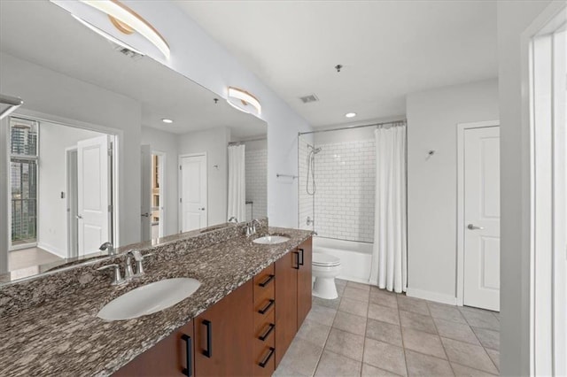 943 Peachtree St NE Unit 1518, Atlanta, GA 30309 - full bathroom featuring double vanity, toilet, shower / bathtub combination with curtain, baseboards, and recessed lighting