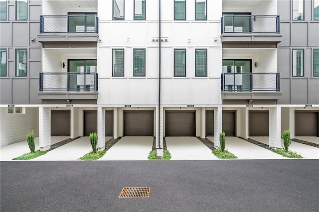 388 Pratt Dr Unit 2113, Atlanta, GA 30315 - view of property with a garage and driveway