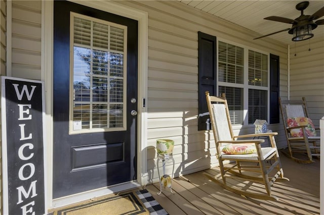 property entrance featuring ceiling fan and covered porch