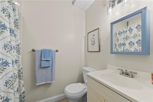 511 Robinson Ave SE, Atlanta, GA 30315 - bathroom with toilet, vanity, baseboards, and a shower with shower curtain