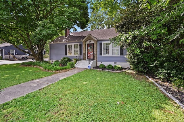 511 Robinson Ave SE, Atlanta, GA 30315 - view of front facade featuring crawl space, a front yard, and a chimney