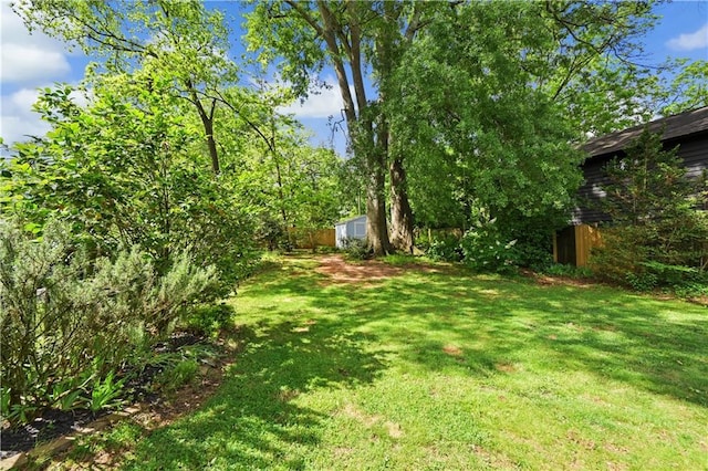 511 Robinson Ave SE, Atlanta, GA 30315 - view of yard featuring a shed and an outdoor structure