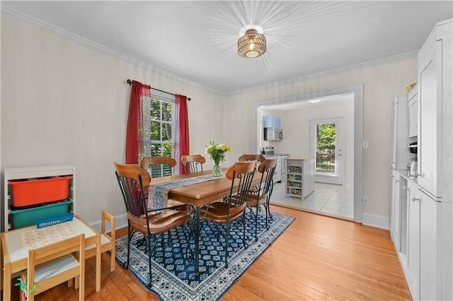 511 Robinson Ave SE, Atlanta, GA 30315 - dining space with healthy amount of natural light, light wood-type flooring, crown molding, and baseboards