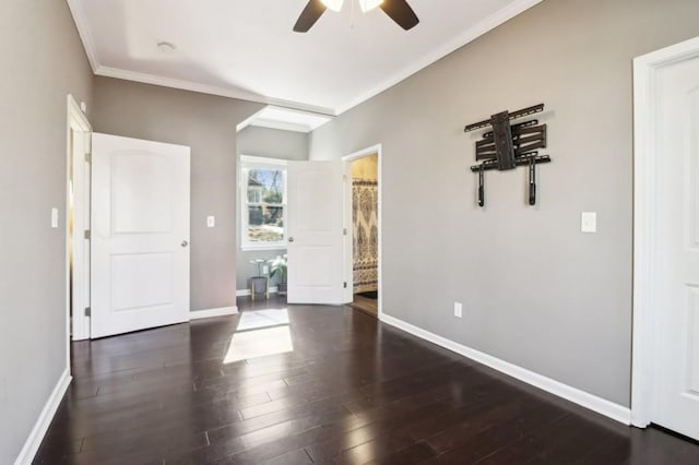 unfurnished room with dark wood-type flooring, ceiling fan, and ornamental molding