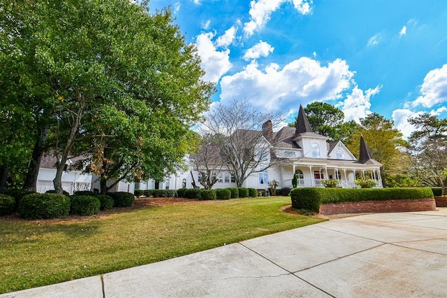 view of front of house with a front lawn