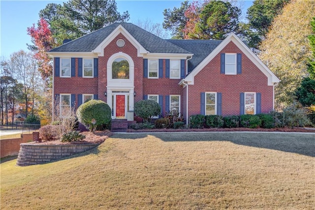 colonial inspired home featuring a front yard