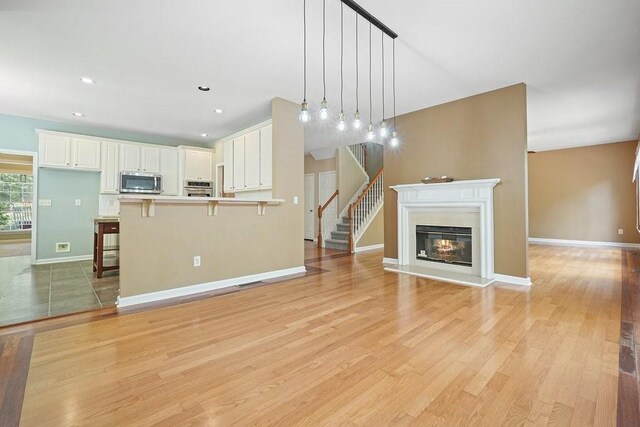 dining space featuring light wood-style floors, baseboards, visible vents, and a wealth of natural light