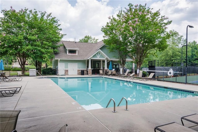5635 Upper Creek Ct, Suwanee, GA 30024 - community pool with a patio