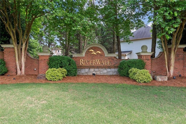 community sign featuring a yard