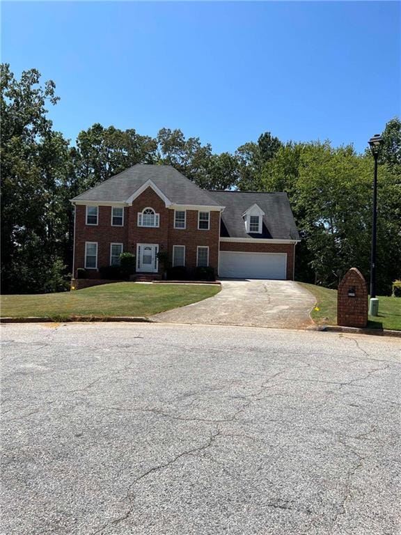 view of front of home featuring a front lawn and a garage