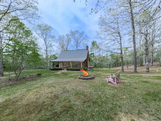 view of yard featuring a fire pit