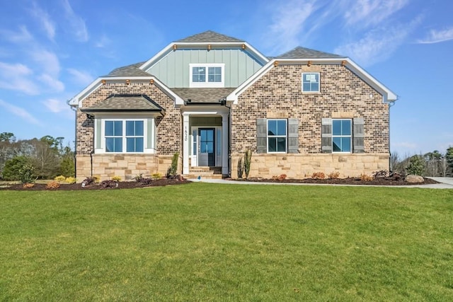 craftsman house with a front lawn