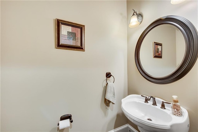 bathroom featuring a sink