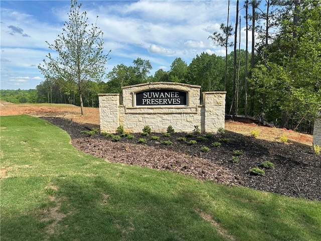 community sign featuring a yard