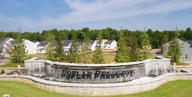 community / neighborhood sign with a residential view