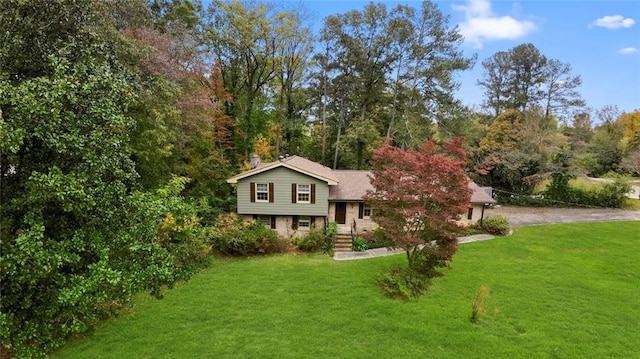 split level home with a front lawn