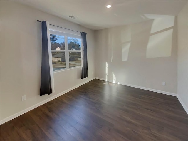 unfurnished room featuring dark wood-type flooring, recessed lighting, visible vents, and baseboards