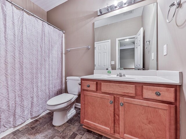 bathroom with a shower with curtain, vanity, and toilet