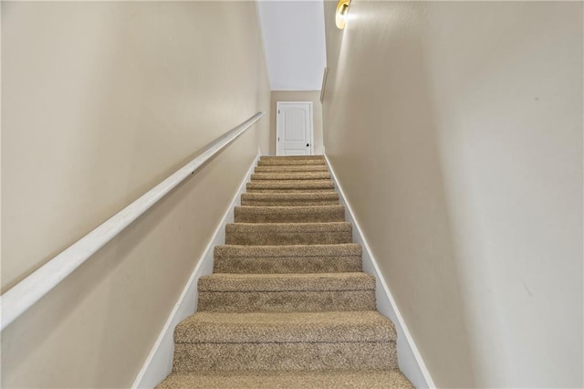 108 Lake Point Ct, Jefferson, GA 30549 - view of stairs